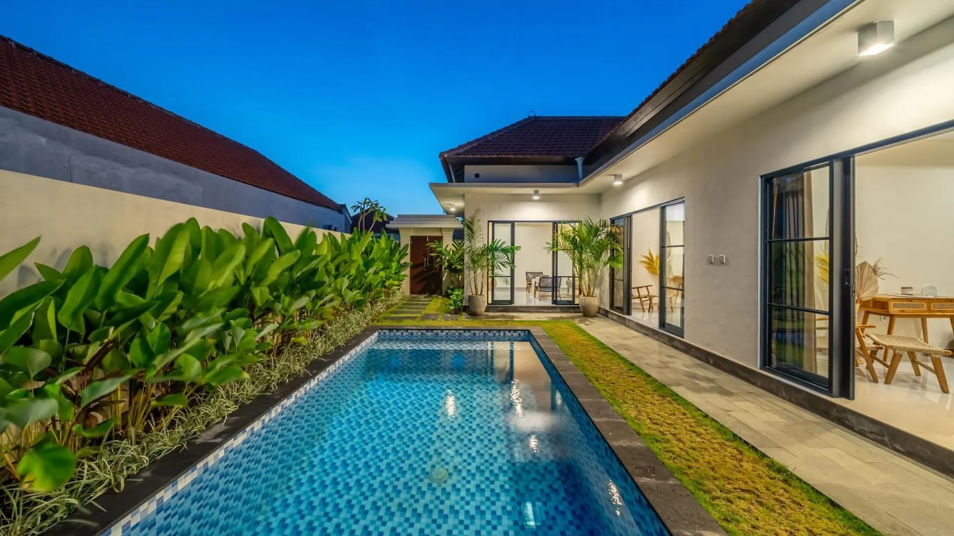 Alicia - Promo Canguu - Brand New Villa - Huge Pool -Ps5! Kerobokan