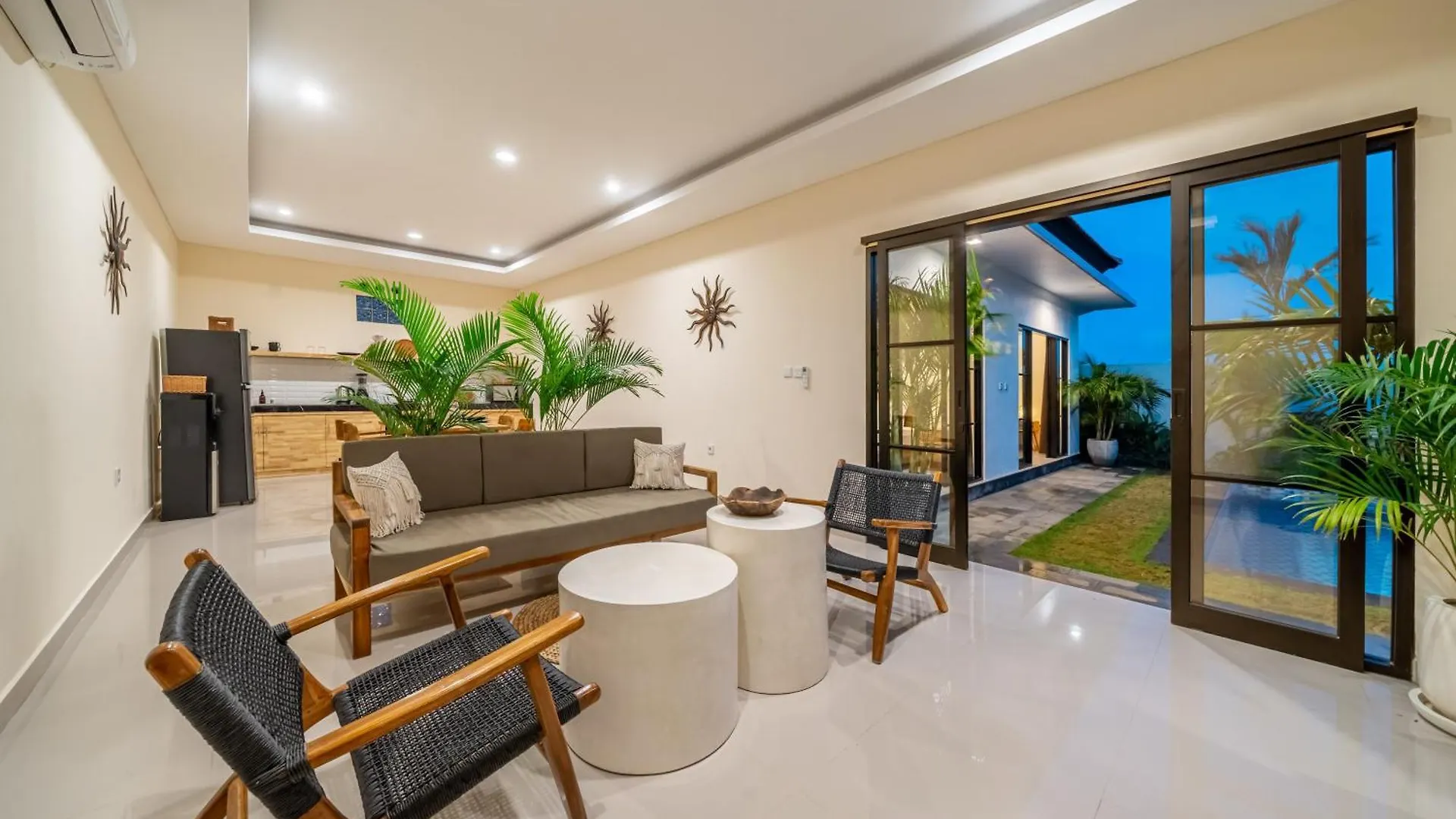 Alicia - Promo Canguu - Brand New Villa - Huge Pool -Ps5! Kerobokan  0*, Kerobokan (Bali)
